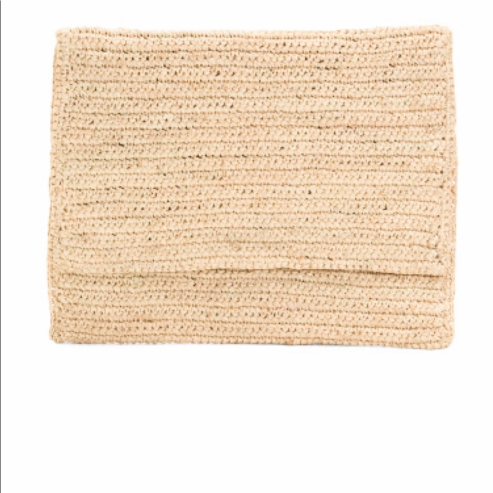 Women’s straw beach clutch